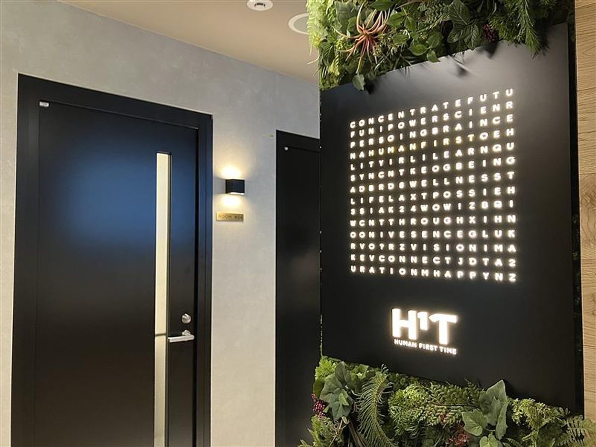 H1T神田 THE GARDENの店内